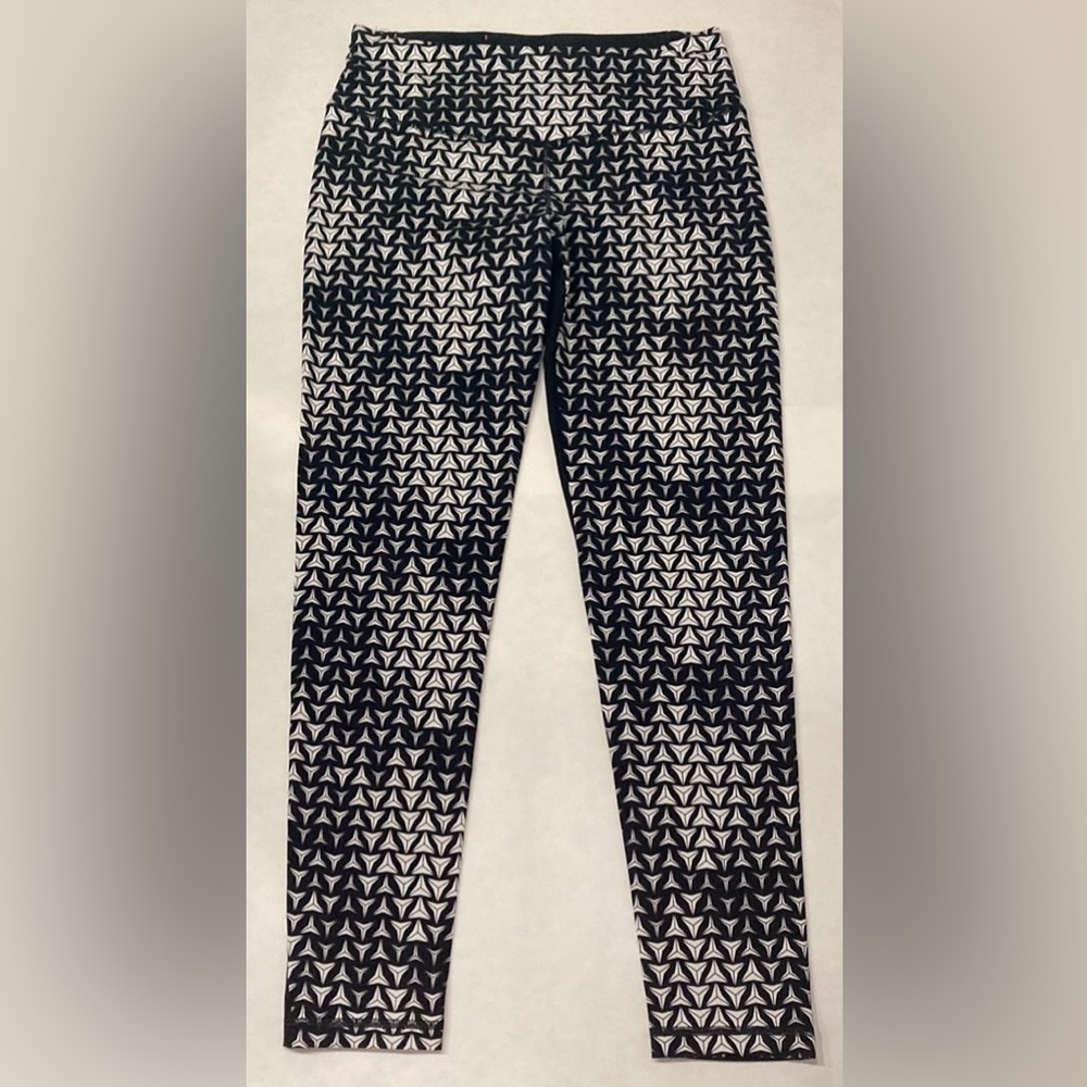 Victoria’s Secret Knockout leggings black & white size M VSX sport tights